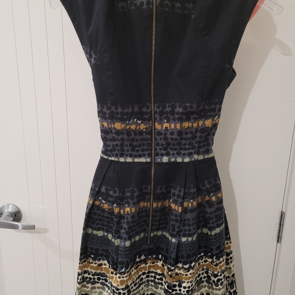 Cue dress - Picture 2 of 3